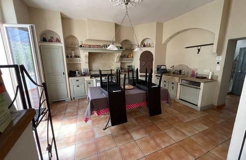 Montelimar Villa | Villa de Maître, Piscine et Grand Jardin en Plein Montelimar