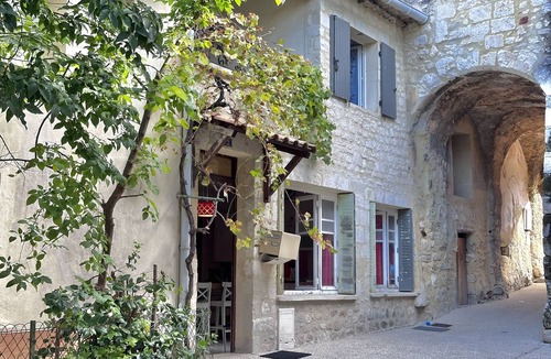 Saint-Paul-Trois-Chateaux Ski Chalet | Village house in the heart of Saint-Paul-Trois-Châteaux, Drôme Provençale