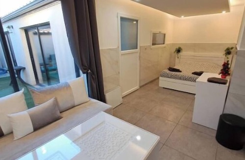 Saint-Paul-Trois-Chateaux House | Villa Saphir, heated indoor pool with Jacuzzi