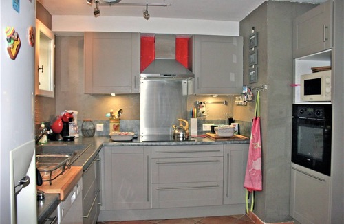 Saint-Pierre-de-Vassols Villa | Villa in Saint-Pierre-de-Vassols with private pool