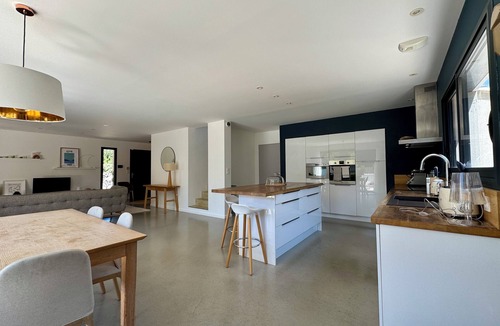 Sainte-Cecile-les-Vignes Villa | 🏡☀️ Villa in Provence sleeps 10 & pool