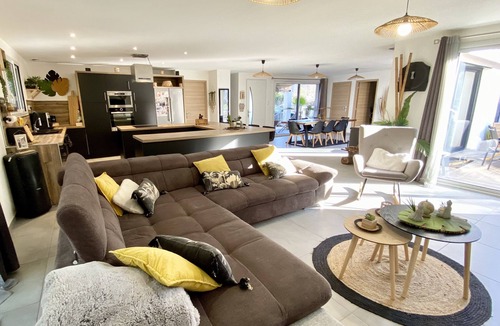 Saint-Sernin Villa | Villa Haut de Gamme 6/8 p, 3 ch, 3 Sdb, Piscine Privée, Jardin Arboré Clos