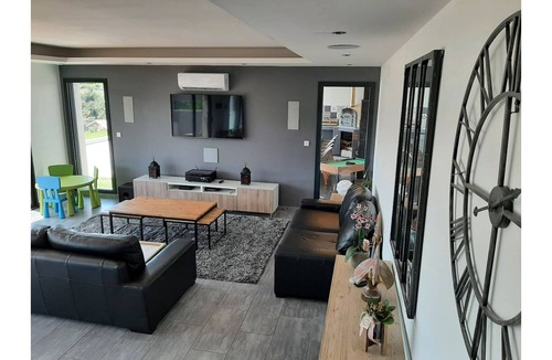 Saint-Etienne-de-Serre Villa | Villa in the heart of the mountains