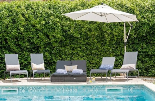 Charmes-sur-Rhone Villa | Villa L'Oasis du Rhône & private pool
