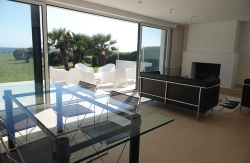 Batz-sur-Mer Villa | Villa "La Loubine" contemporary thatched cottage facing the sea