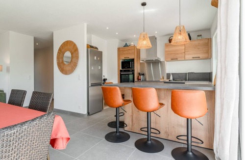Villedieu Villa | Villa 'Lo Ginest' with Mountain View, Wi-Fi, and Air Conditioning