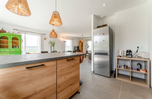 Villedieu Villa | Villa 'Lo Ginest' with Mountain View, Wi-Fi, and Air Conditioning