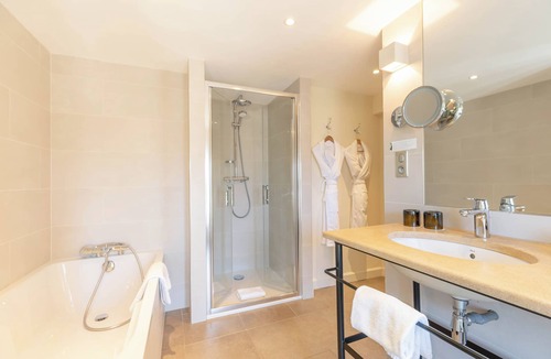 Aloxe-Corton Hotel | Villa Louise