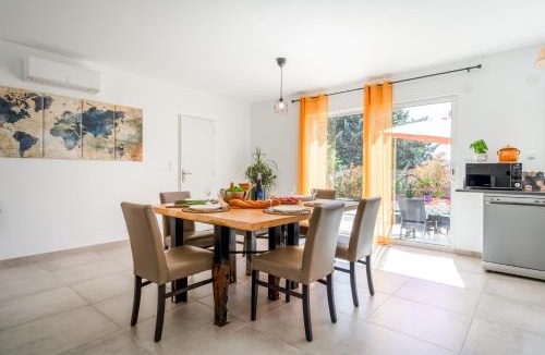 Mormoiron Villa | Villa Maria - Piscine - Parking- WIFI- Proche Ventoux - Ideal Cyclistes