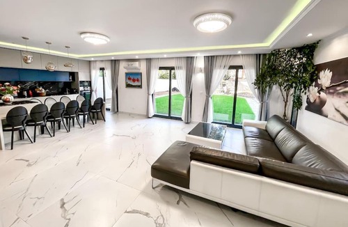Villejuif House | Villa moderne avec salle des fêtes - Grand Paris