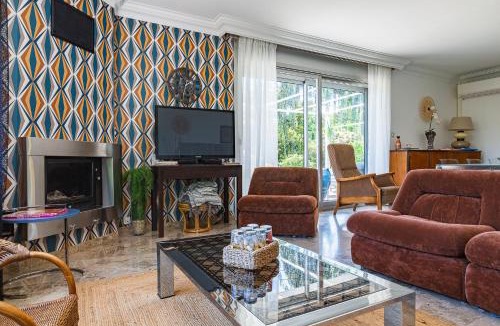 Charmes-sur-Rhone Villa | Villa Montplaisir 180m² - Jacuzzi
