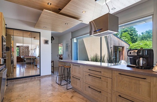 Charmes-sur-Rhone Villa | Villa Montplaisir 180 m²: Jacuzzi, Pool, 2000 m² Park