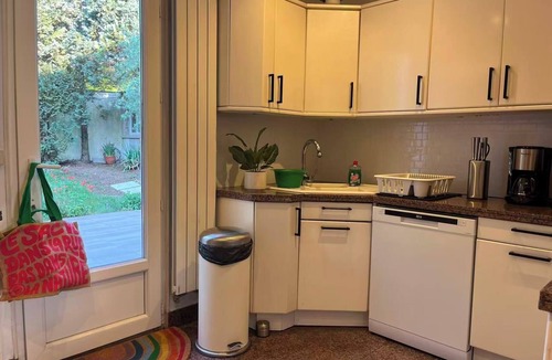 Vitry-sur-Seine House | Villa near the Eiffel Tower/Air Conditioning/BBQ/4 Parking Spaces/2 Bathrooms/Sleeps 12