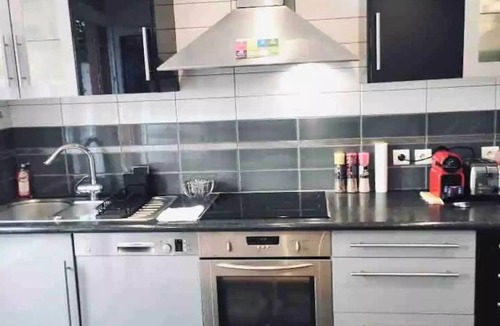 Le Kremlin-Bicetre Villa | Villa Nearby Paris - 17 Guests - Garden - Parking - Metro