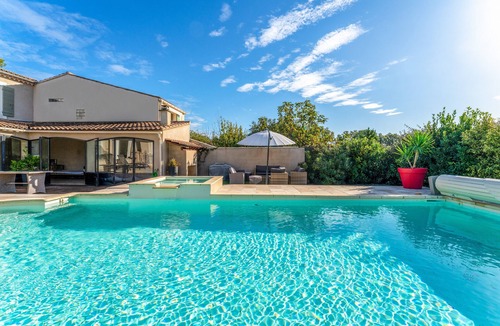 Sarrians Villa | Villa 'Plein Soleil' with Private Pool, Wi-Fi, and Air Conditioning