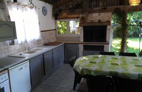Mornas Villa | Villa sleeps 8, 2 shower rooms, summer kitchen, heated pool, shaded parking.