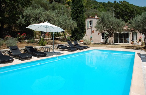 Bargemon Villa | Villa Spacious and authentic south-facing pool and terraces