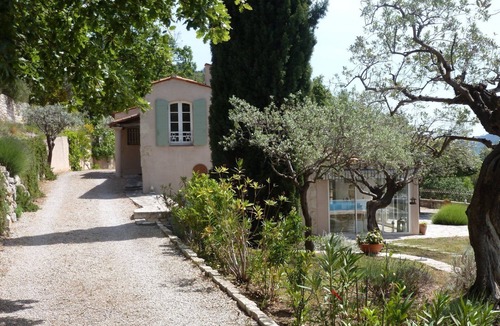 Bargemon Villa | Villa Spacious and authentic south-facing pool and terraces