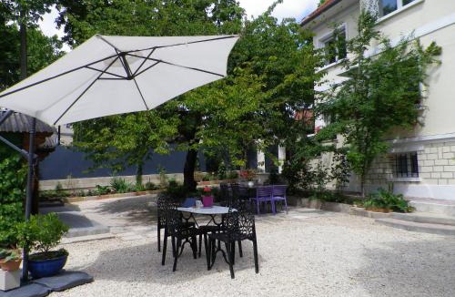 Bagneux House | Villa Sunshine