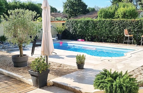 Saint-Didier Villa | Villa Tout Confort, 3 Chambres, Piscine, au Calme et Jardin Arboré