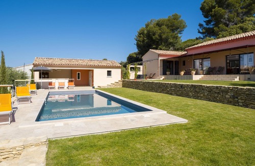 Beaumes-de-Venise Villa | Villa with air conditioning and heated pool
