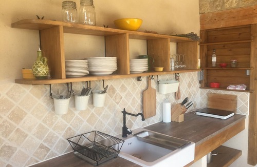 Malemort-du-Comtat House | Villa with outdoor kitchen with pizza oven and large heated pool.