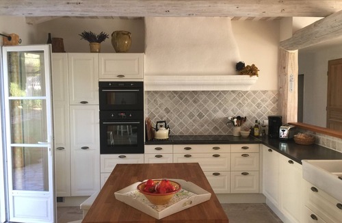 Malemort-du-Comtat House | Villa with outdoor kitchen with pizza oven and large heated pool.