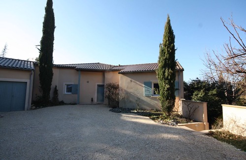 Dieulefit House | Villa with panoramic view and swimming pool within walking distance of town center.