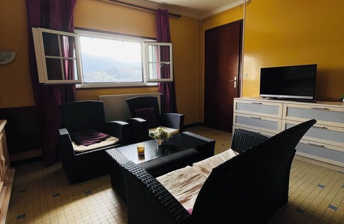 Ayzac-Ost Bed & Breakfast | Villa with pool facing the mountains