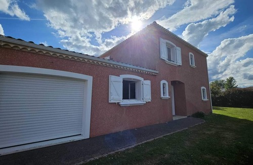 Cugnaux House | Villa with pool in Toulouse - 5 bedrooms, garden, 10 travellers