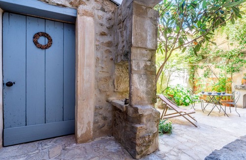 Suze-la-Rousse Ski Chalet | Village House with Pool – Suze-la-Rousse, Drôme Provençale