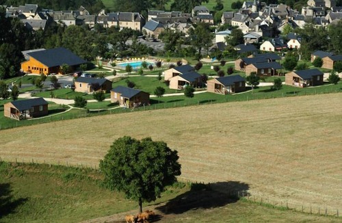 Sainte-Eulalie-d'Olt Ski Chalet | Village of Gites La Cascade - 3 Room Chalet 5/6 People