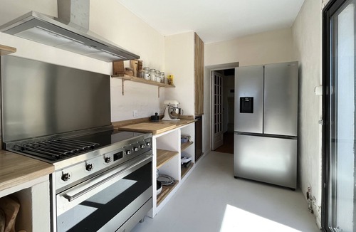 Venasque House | Vindasca – 9BR Village Home in Venasque · Pool · Sauna · 15 Guests