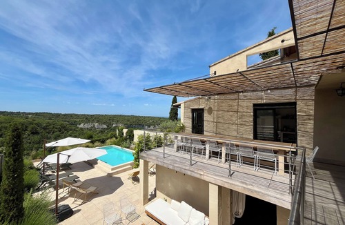 Venasque House | Vindasca – 9BR Village Home in Venasque · Pool · Sauna · 15 Guests