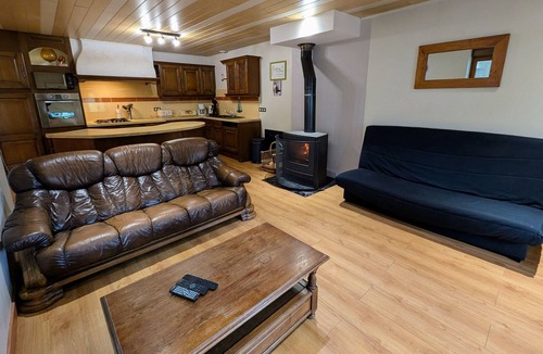 Corravillers Cottage | Vosges Lodge: nature, fireplace, pets allowed