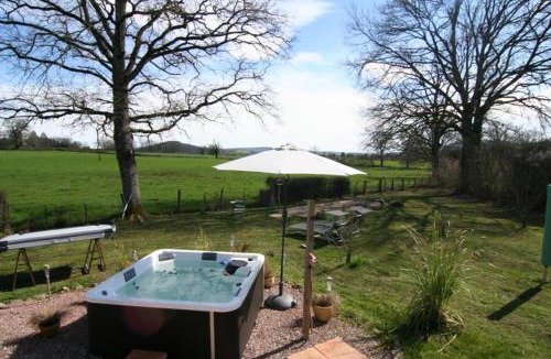 Thil-sur-Arroux House | Vrijstaand huis in Thil sur Arroux met jacuzzi
