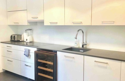Quartier de la Porte-Saint-Denis Apartment | Warm and Beautiful Paris Home! Good News