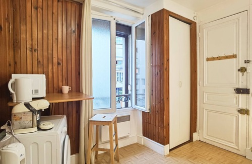 Gare Apartment | Warm Wood-Tone Studio near Metro in Paris 13th/1mn to Metro