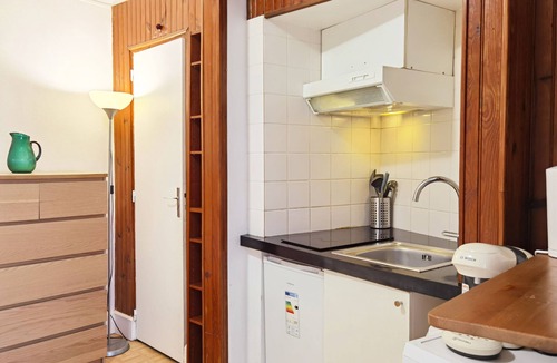 Gare Apartment | Warm Wood-Tone Studio near Metro in Paris 13th/1mn to Metro