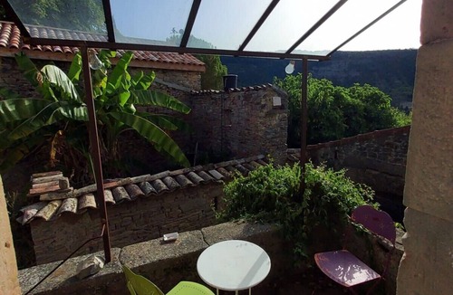 Vesseaux Apartment | Welcome to "L'atelier", ideal for a quest for calm and rejuvenation.