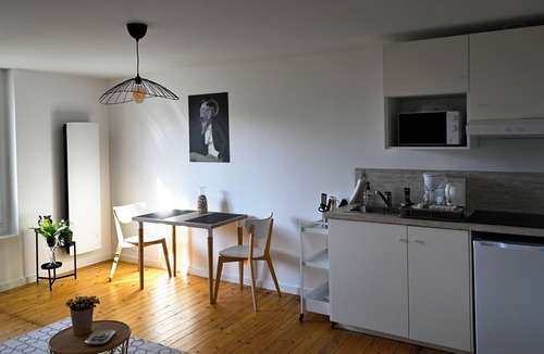 Besancon House | Whole house with 4 apartments, family room for meals, garden-near CV