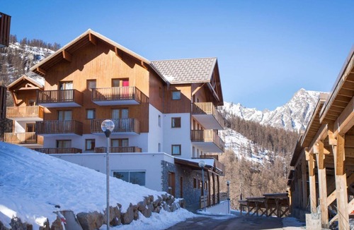 Puy-Saint-Vincent Apartment | Wifi, 1st floor, swimming pool, balcony, parking, tv, ski locker, 45m², Puy-Saint-Vincent