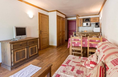 Bessans Apartment | Wifi, 200m from resort center, fitness, balcony, tv, ski locker, 60m², Bessans