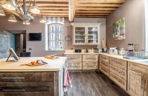 Mazan House | Wine estate with sunset courtyard near Bédoin