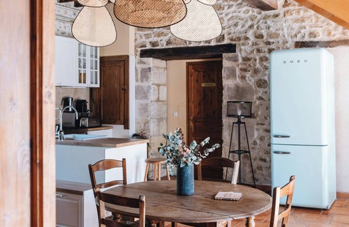 Saint-Seurin-de-Cadourne House | Wine country farmhouse with pool in Médoc