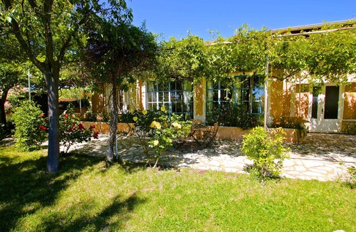 Caromb Villa | With Optic fibre Wifi, stunning location, pool and walking distance to village