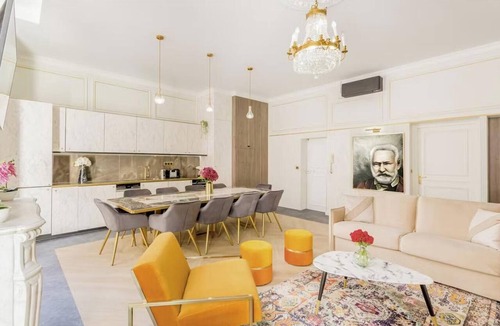 Palais-Royal Apartment | WITHIN WALKING DISTANCE FROM THE LOUVRE , PALAIS GARNIER & PLACE VENDÔME