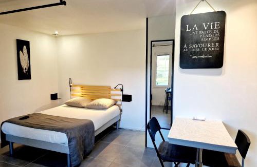 Laveyron Apartment | WOOD - Gîte meublé & confort Drôme - Écolodgîte