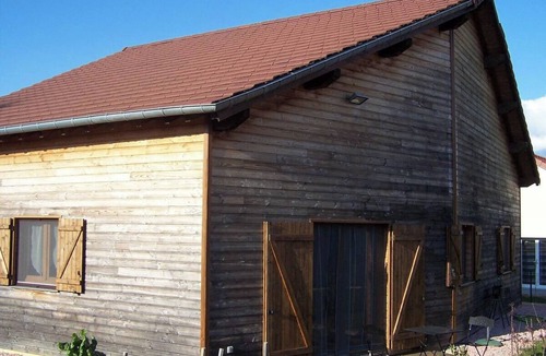 Eternoz House | Wooden house with cinema room in the countryside
