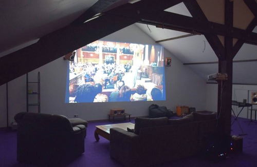 Eternoz House | Wooden house with cinema room in the countryside